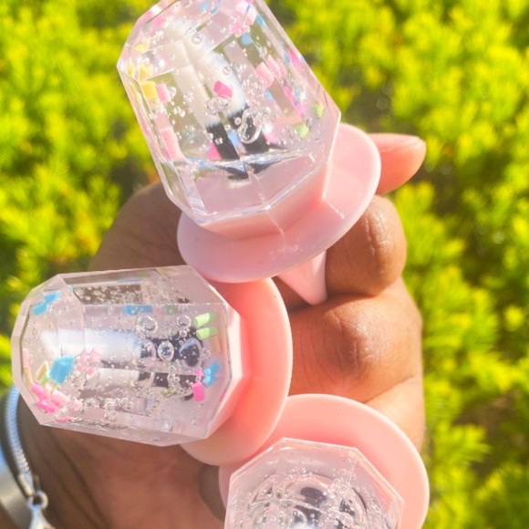 Lip gloss - Picture 8 of 10